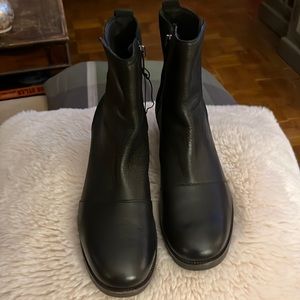 Sorel Black Leather Boots Women’s Size 9.5 Never worn before.
